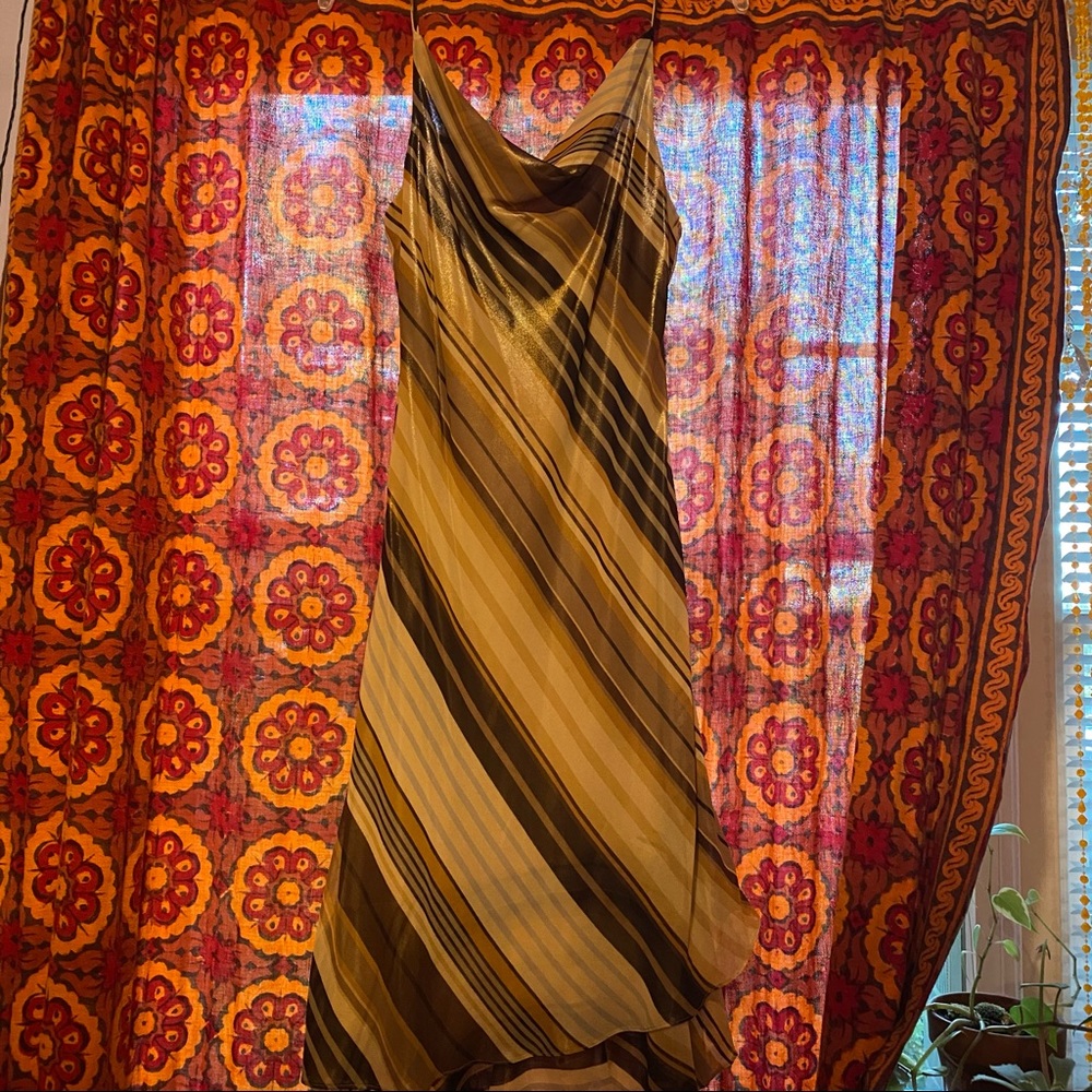 Sweet mocha, shiny cocktail dress ☕️